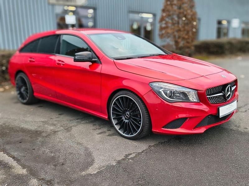 Gebraucht Mercedes CLA180 Shooting Brake AMG 122 PS (89 kW) 2015 Rot Kombi
