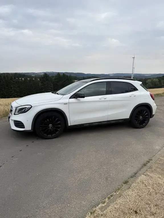 Gebraucht Mercedes GLA250 211 PS (155 kW) 2018 Weiß SUV