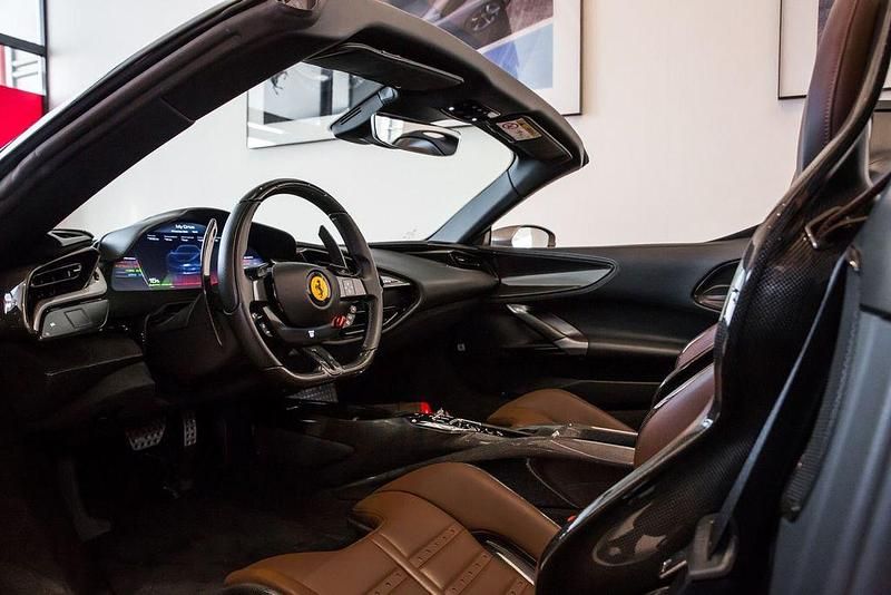 Gebraucht Ferrari SF90 2021 Grau Cabrio