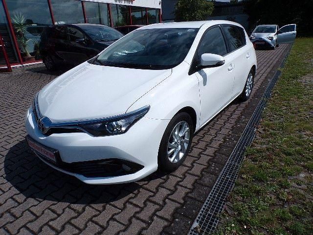 Weiß Gebraucht 2016 Toyota Auris Edition-S Limousine | 11.990 € (Fairer Preis) - Bild 1/4