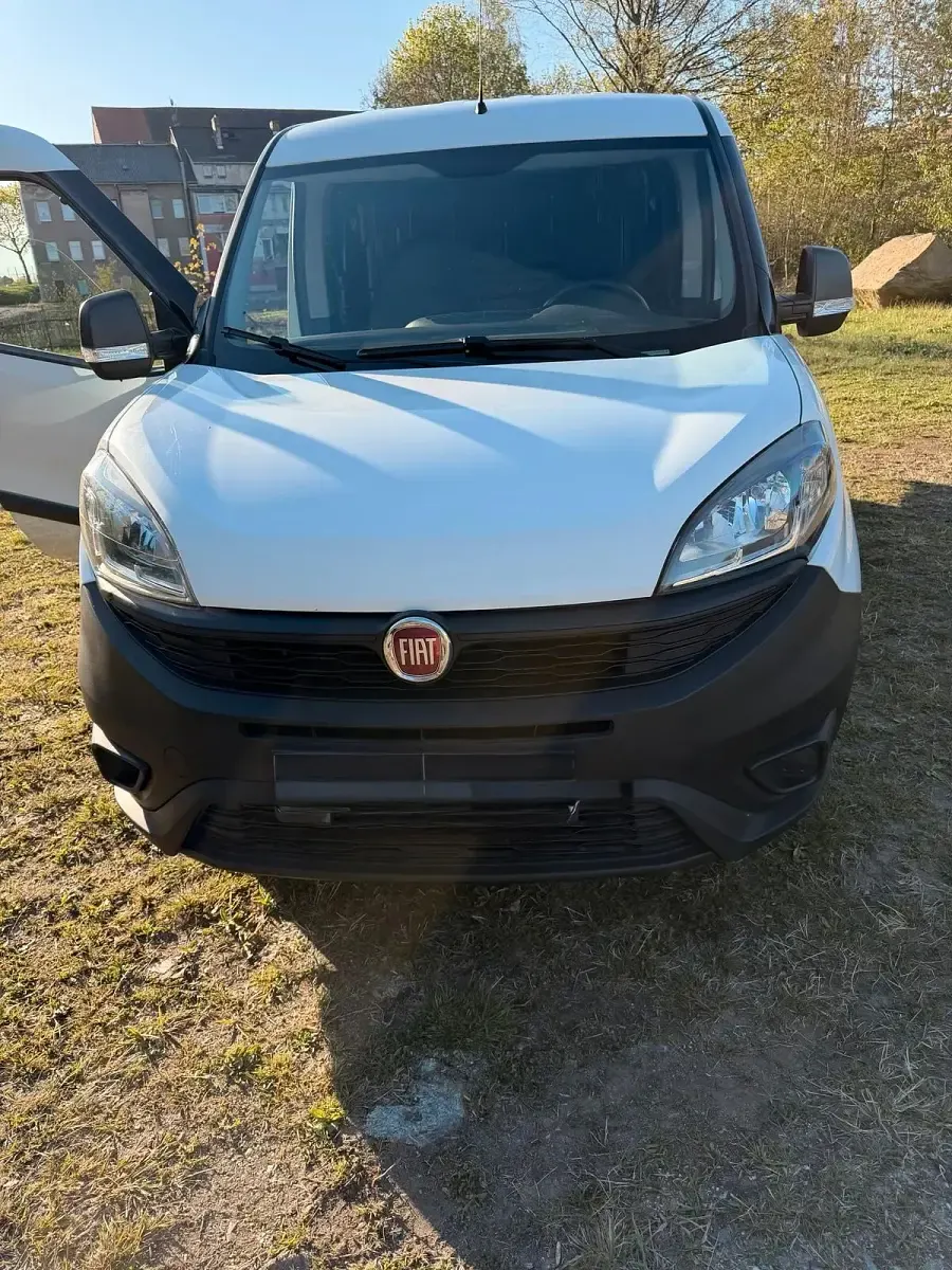 Gebraucht Fiat Doblò 95 PS (69 kW) 2018 Weiß Van / Kleinbus