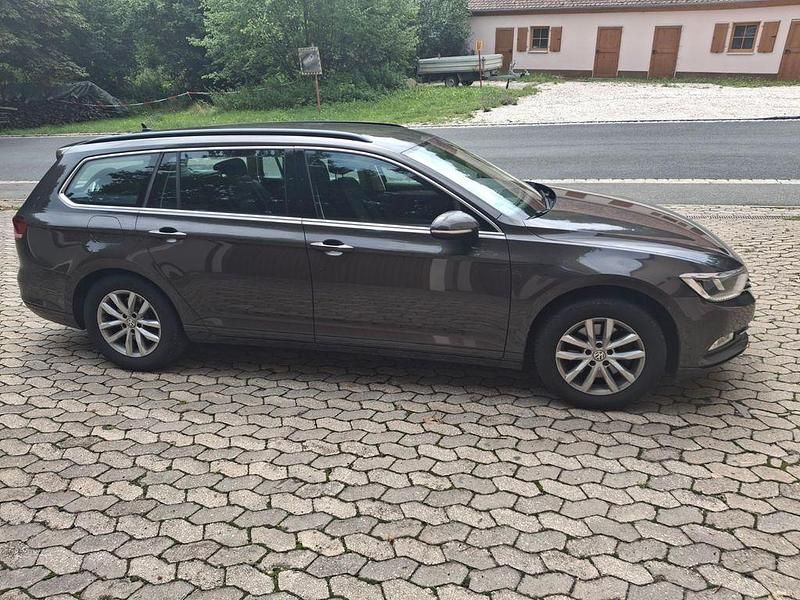 Schwarz Gebraucht 2017 VW Passat Comfortline Kombi | 13.590 € (Fairer Preis) - Bild 1/4