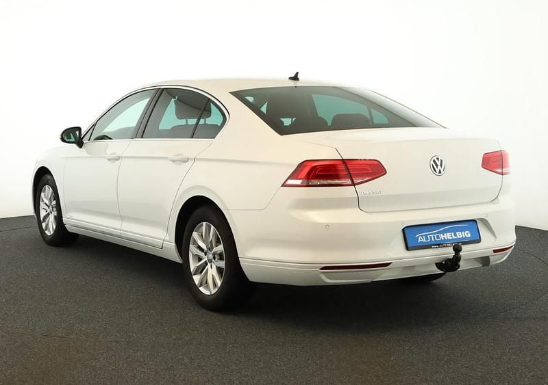 Gebraucht VW Passat Comfortline 150 PS (110 kW) 2017 Pure white SUV