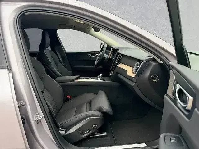 Gebraucht Volvo XC60 Plus 455 PS (334 kW) 2025 Aurora silver SUV