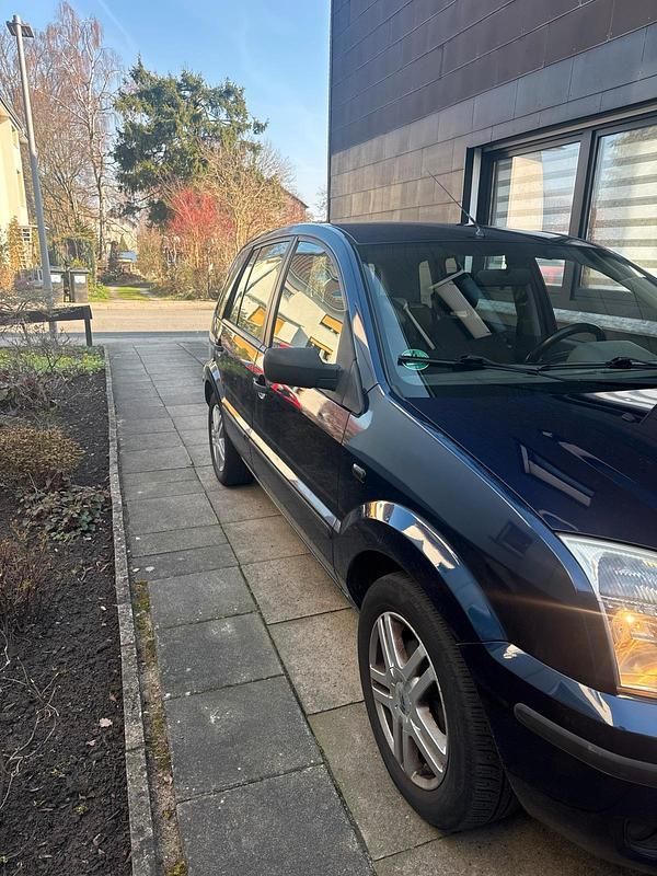 Second-hand Ford Fusion 2002 Albastru Hatchback
