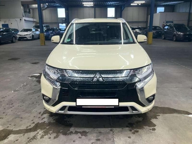 Other Gebraucht 2021 Mitsubishi Outlander P-HEV SUV | 12.400 € (Superpreis) - Bild 1/4