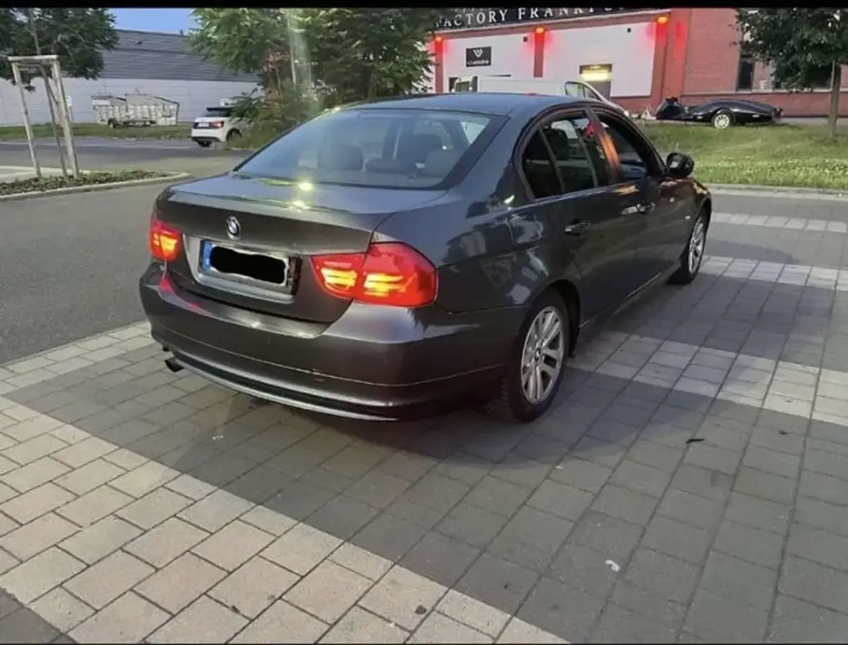 Gebraucht BMW 318 143 PS (105 kW) 2009 Grün Limousine