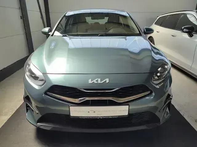 Używany Kia Ceed Edition 7 101 KM (74 kW) 2022 Szary Hatchback