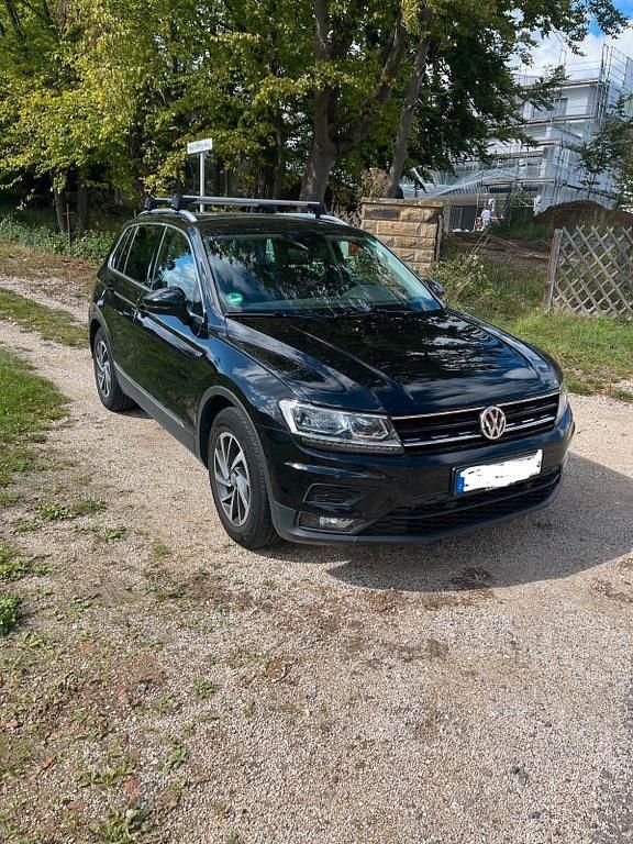 Schwarz Gebraucht 2017 VW Tiguan Sound SUV | 21.950 € (Fairer Preis) - Bild 1/4