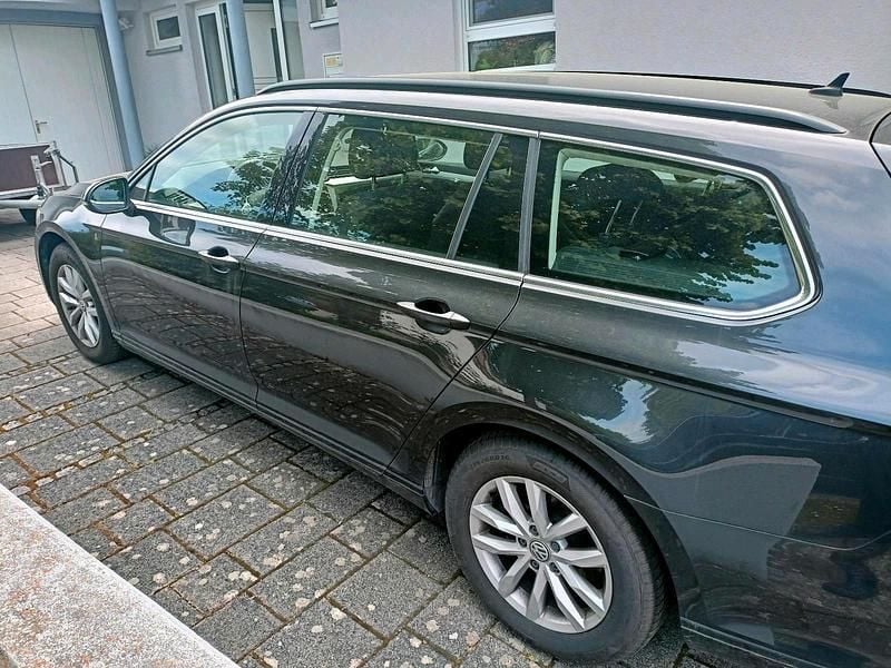 Gebraucht VW Passat Comfortline 150 PS (110 kW) 2019 Grau Kombi