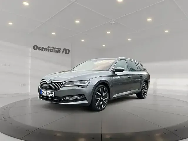 Gebraucht Skoda Superb Style 150 PS (110 kW) 2024 Graphite grau Kombi