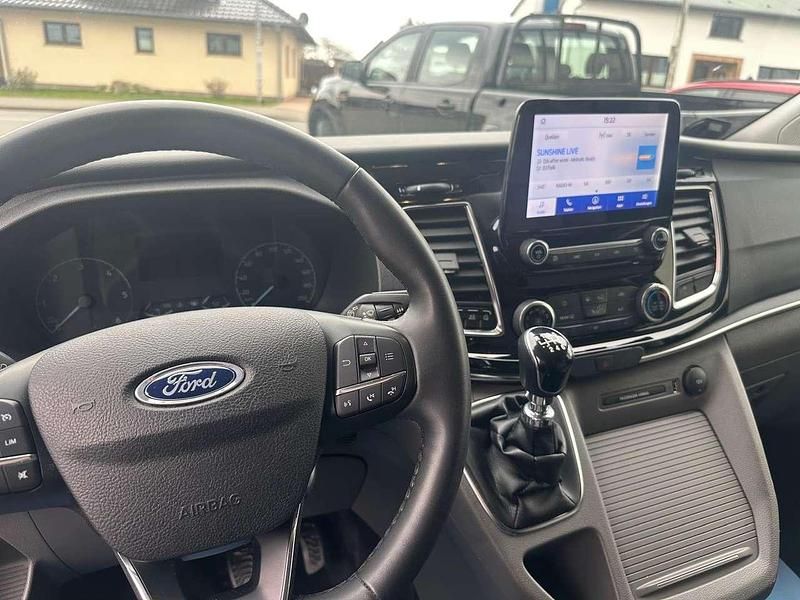 Gebraucht Ford Tourneo Titanium X 150 PS (110 kW) 2023 Magneticgrau (metallic) Van / Kleinbus