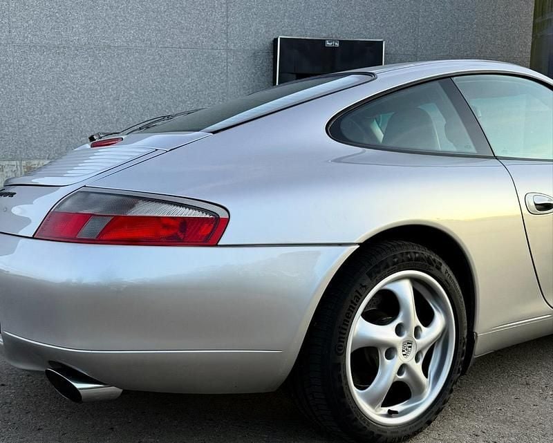 Silber Gebraucht 2000 Porsche 911 Carrera Coupé | 29.999 € (Superpreis) - Bild 1/4