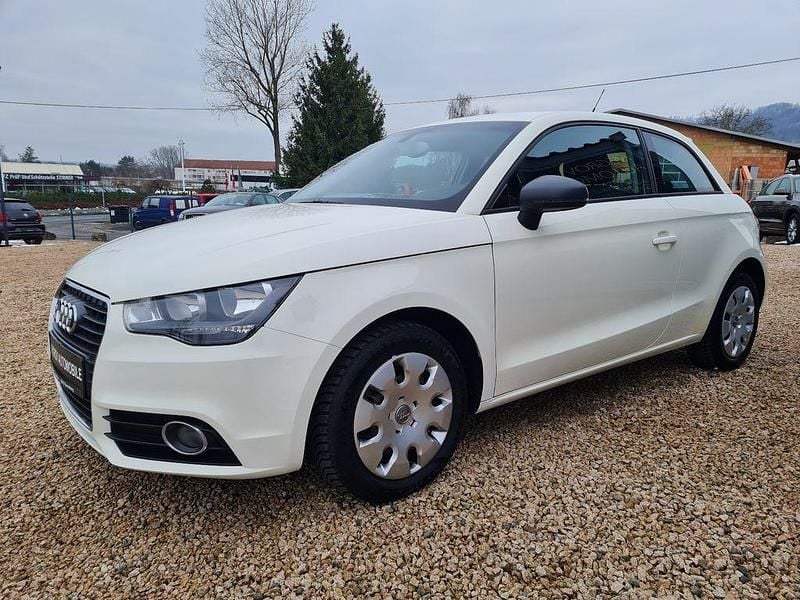 Weiß Gebraucht 2010 Audi A1 Attraction Limousine | 7.500 € (Guter Preis) - Bild 1/4