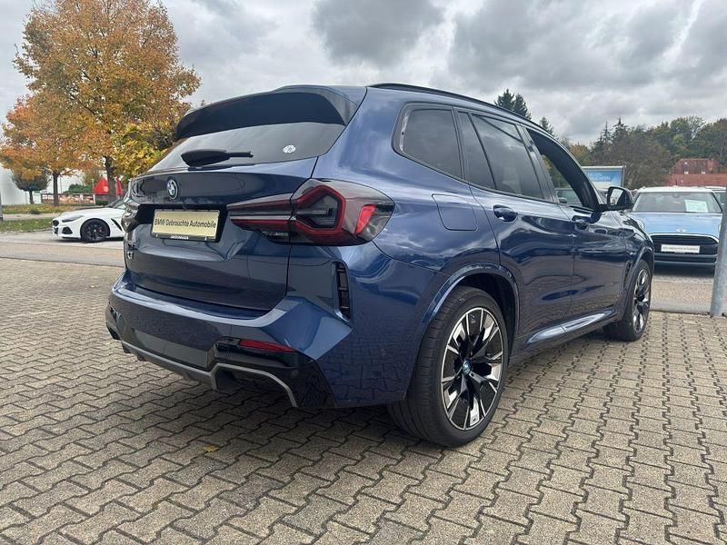 Gebraucht BMW iX3 Impressive 210 kW (286 PS) 2024 Phytonicblau metallic SUV