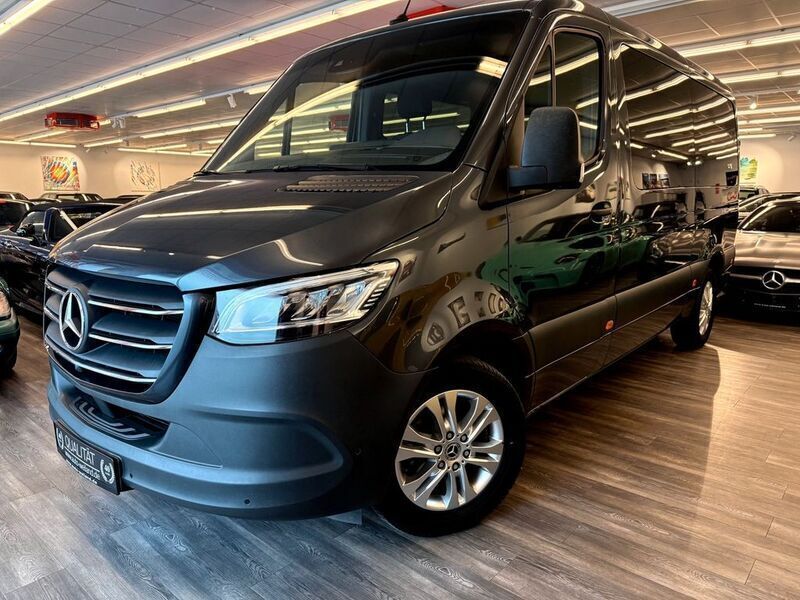 Grau Gebraucht 2019 Mercedes Sprinter Van | 65.900 € - Bild 1/4