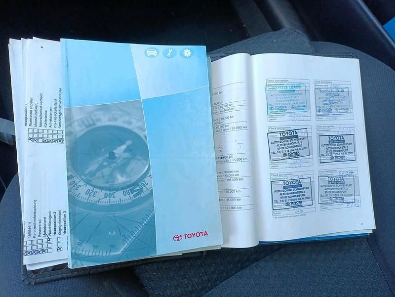 Silber Gebraucht 2023 Toyota Avensis T2 Kombi | 2.950 € - Bild 1/4
