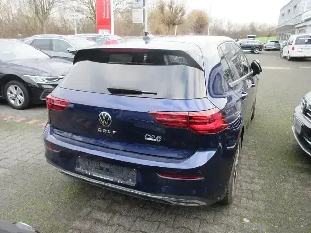 Gebraucht VW Golf VII Life 150 PS (110 kW) 2021 Blau Kleinwagen