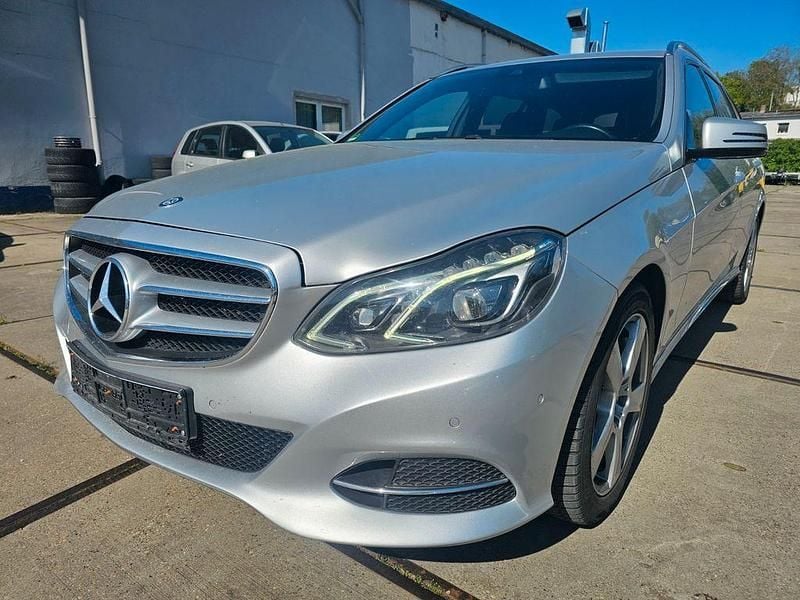 Second-hand Mercedes E350 252 CP (185 kW) 2014 Argintiu Berlinǎ