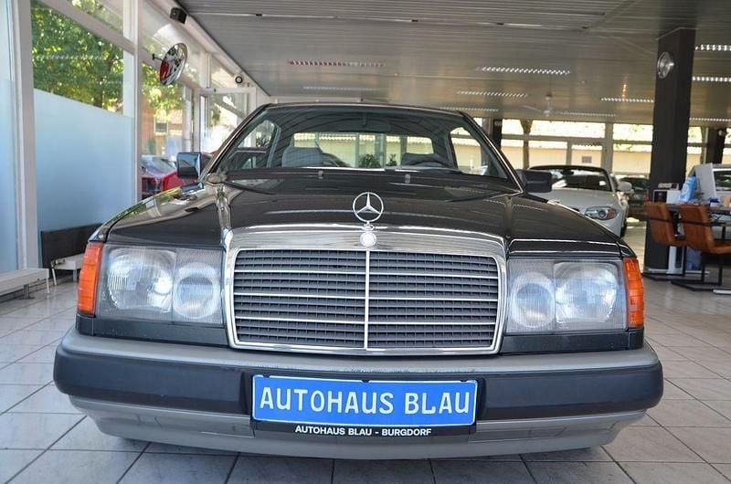 Gebraucht Mercedes E300 179 PS (131 kW) 1988 Schwarz Coupé