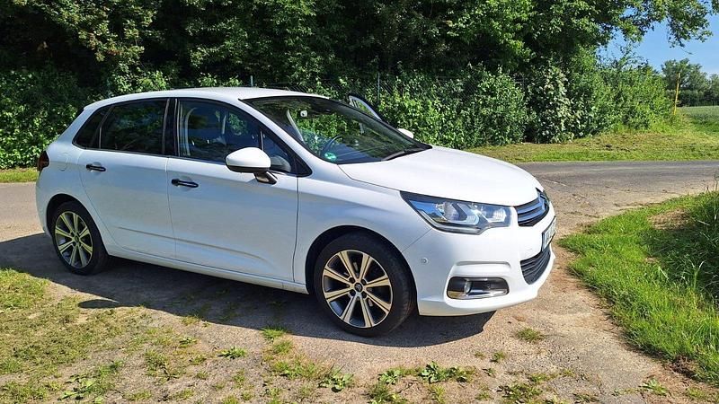 Weiß Gebraucht 2017 Citroën C4 PureTech Limousine | 7.900 € (Fairer Preis) - Bild 1/4