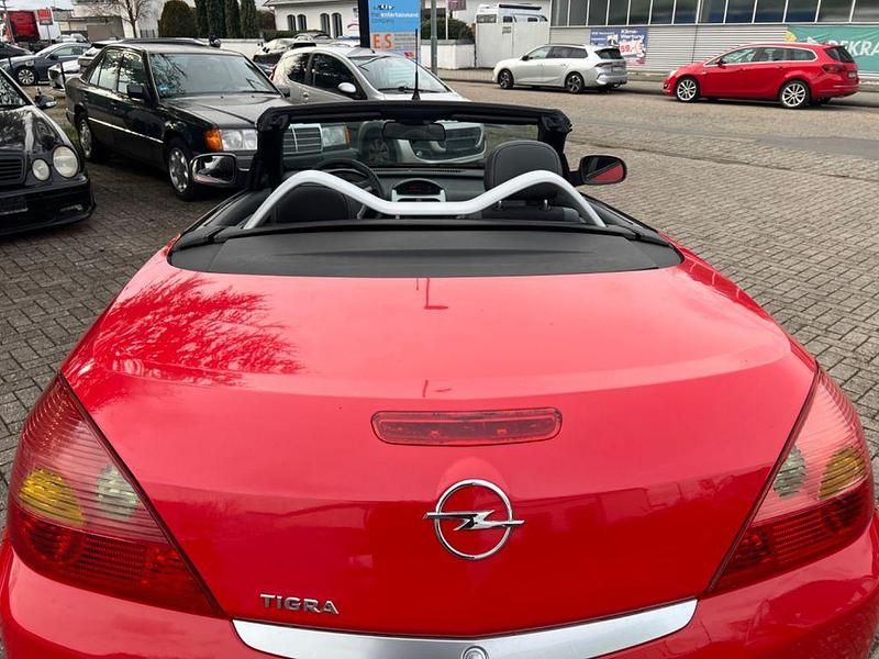 Gebraucht Opel Tigra Basis 90 PS (66 kW) 2007 Rot Cabrio