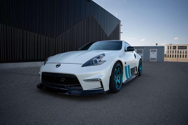 Weiß Gebraucht 2016 Nissan 370Z Nismo Nismo Coupé | 39.990 € - Bild 1/4