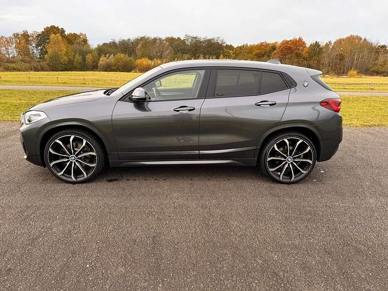 Grau Gebraucht 2020 BMW X2 Advantage SUV | 31.800 € - Bild 1/4