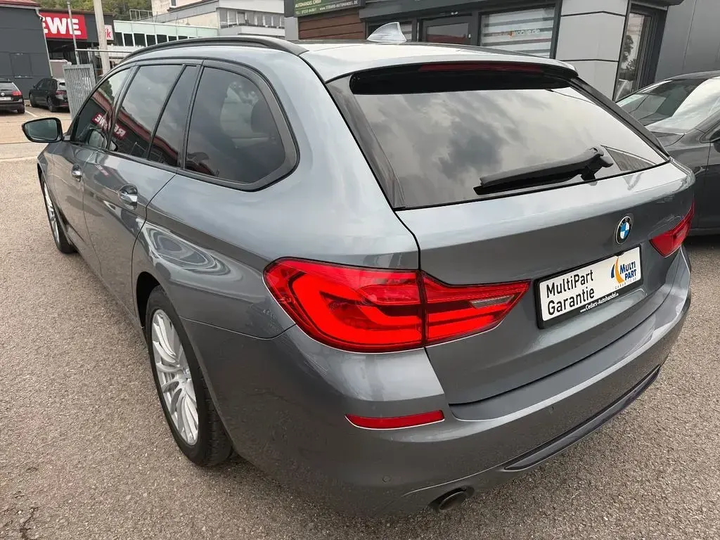 Gebraucht BMW 520 Sport Line 190 PS (139 kW) 2019 Blau Kombi