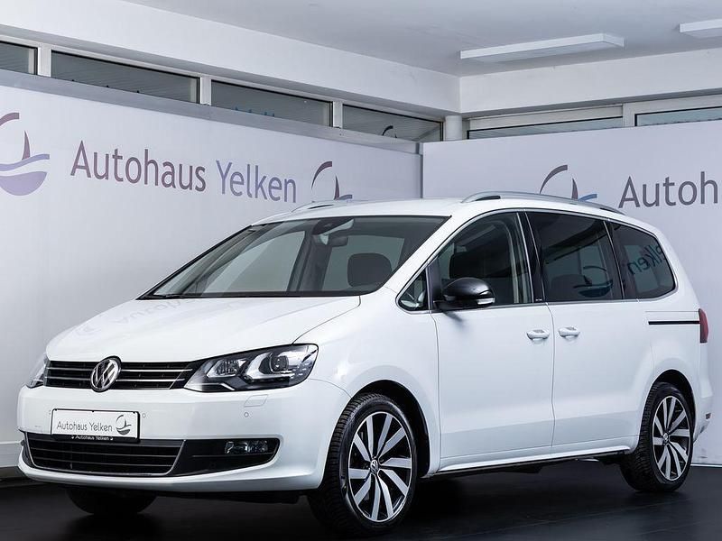 Gebraucht VW Sharan 150 PS (110 kW) 2022 Weiß Van / Kleinbus