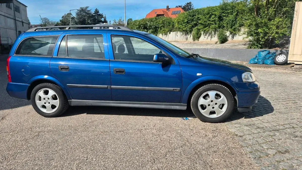 Gebraucht Opel Astra 84 PS (61 kW) 2002 Blau Kombi