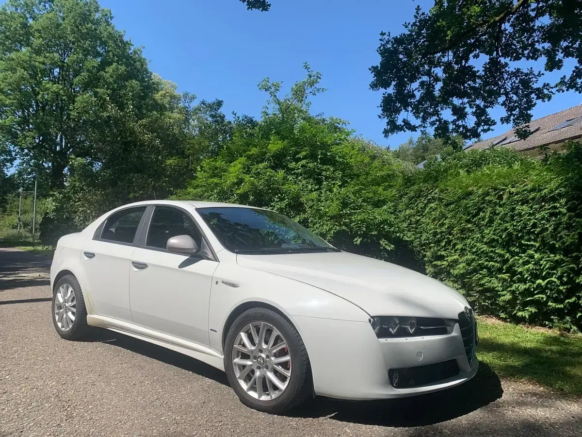Gebraucht Alfa Romeo 159 Ti 136 PS (100 kW) 2011 Weiß Limousine