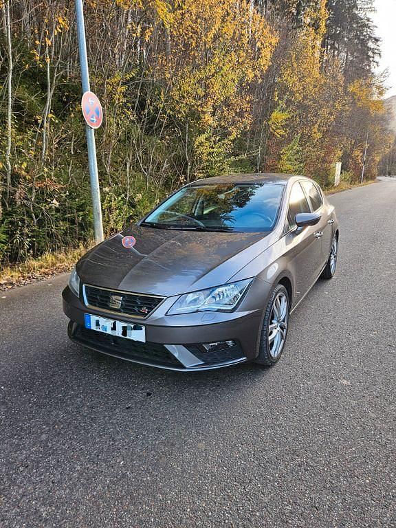 Grau Gebraucht 2018 Seat Leon Limousine | 8.880 € (Superpreis) - Bild 1/4