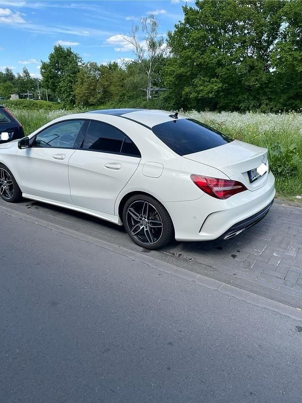 Gebraucht Mercedes CLA250 210 PS (154 kW) 2016 Weiß Limousine