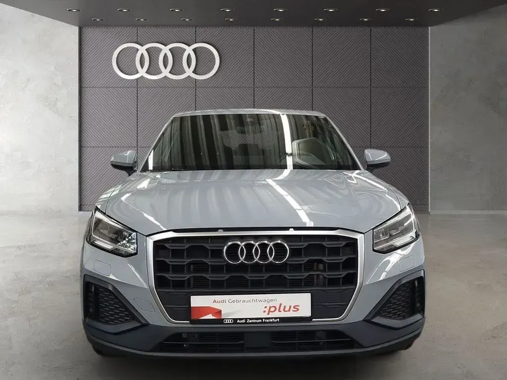 Gebraucht Audi Q2 Ambiente 150 PS (110 kW) 2023 Pfeilgrau perleffekt SUV