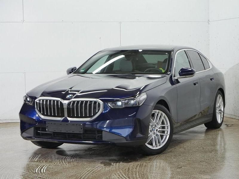 Gebraucht BMW 540 Sport Line 303 PS (222 kW) 2024 Blau Limousine