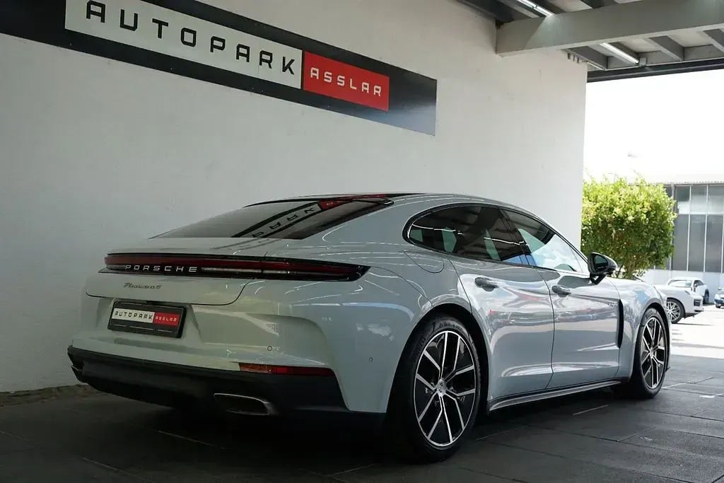 Gebraucht Porsche Panamera 4 E-Hybrid 470 PS (345 kW) 2025 Grau Kleinwagen