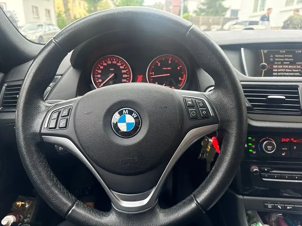 Second-hand BMW X1 Advantage 190 CP (139 kW) 2015 Alb SUV