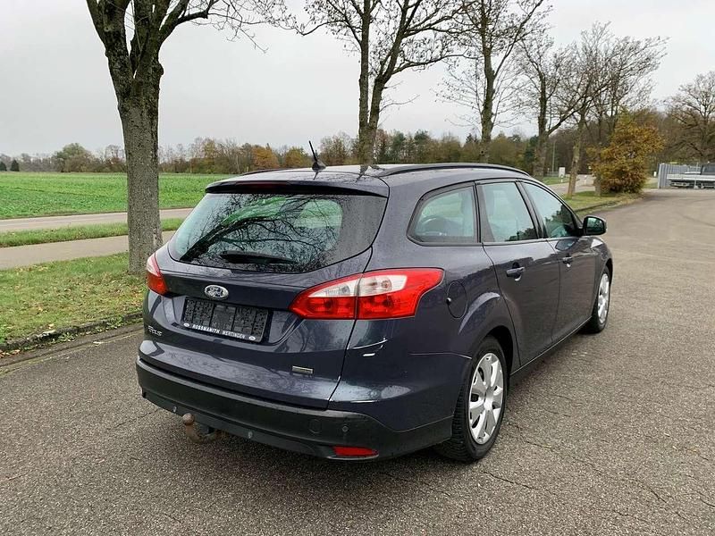 Gebraucht Ford Focus Trend 116 PS (85 kW) 2011 Midnight skygrau metallic Kombi