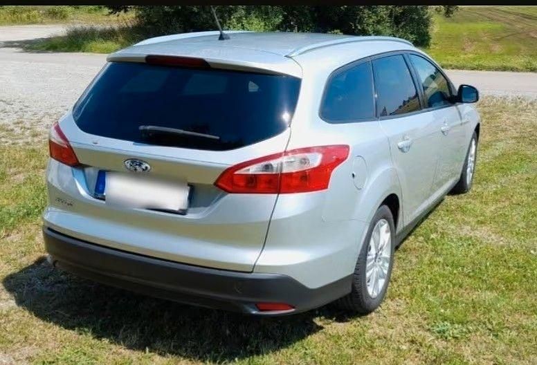 Gebraucht Ford Focus Trend 125 PS (91 kW) 2011 Silber Kombi