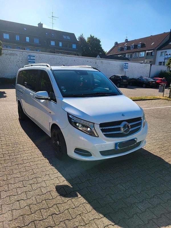 Weiß Gebraucht 2015 Mercedes V250 Avantgarde Van / Kleinbus | 26.000 € (Superpreis) - Bild 1/4