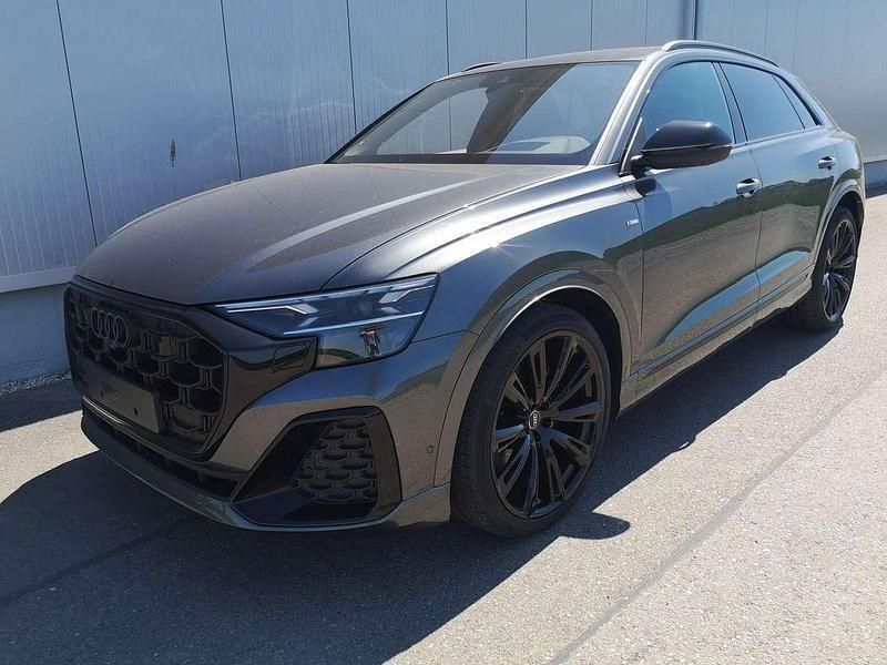Daytonagrau metalllic Neu 2025 Audi Q8 S-Line SUV | 99.579 € (Etwas zu teuer) - Bild 1/4