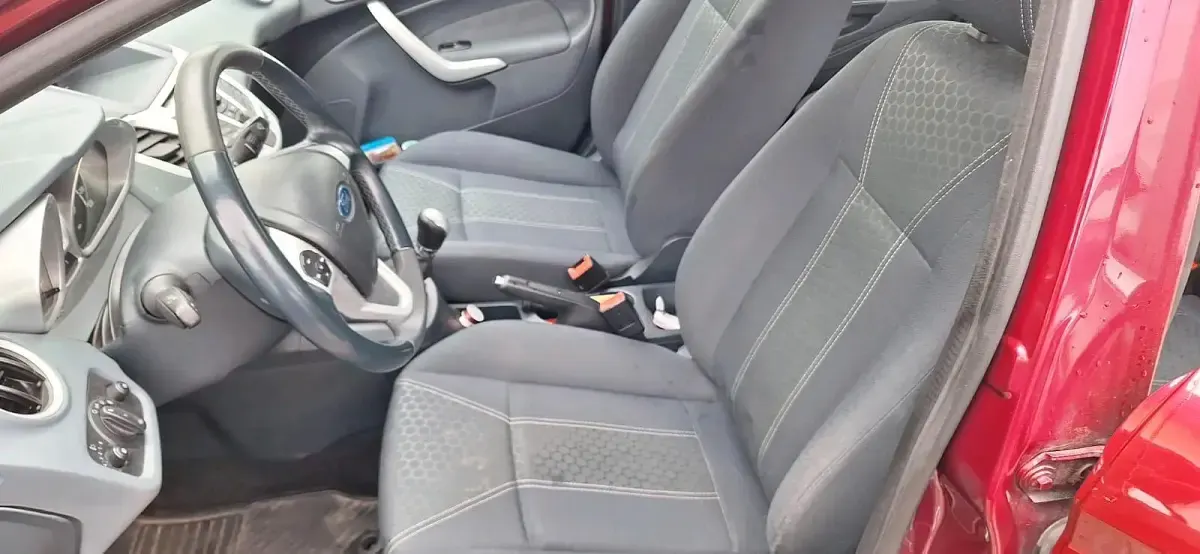 Gebraucht Ford Fiesta 80 PS (58 kW) 2010 Rot Kleinwagen