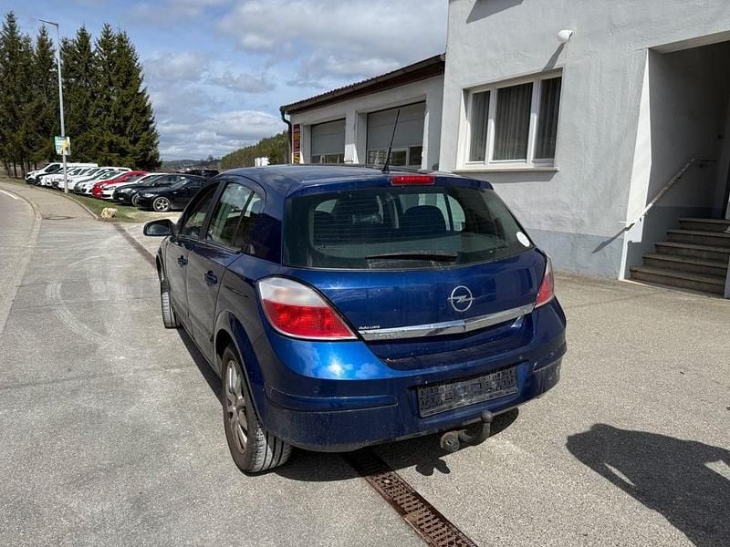 Gebraucht Opel Astra 140 PS (102 kW) 2006 Blau Limousine