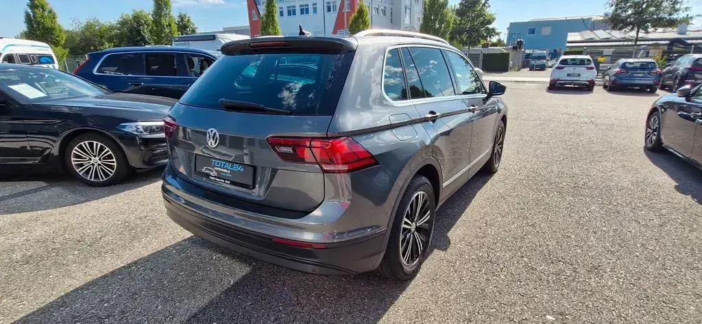 Gebraucht VW Tiguan IQ Drive 150 PS (110 kW) 2020 Grau SUV