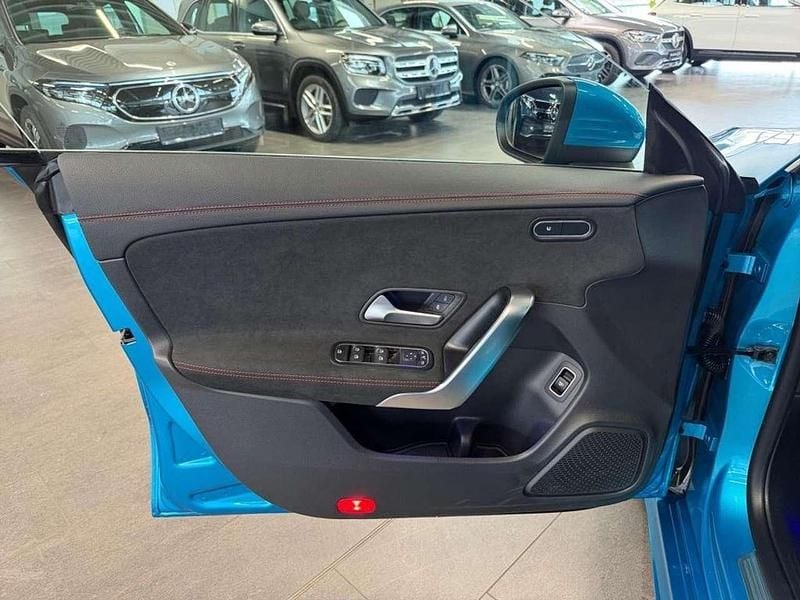 Gebraucht Mercedes CLA200 AMG 163 PS (119 kW) 2024 Blau Coupé