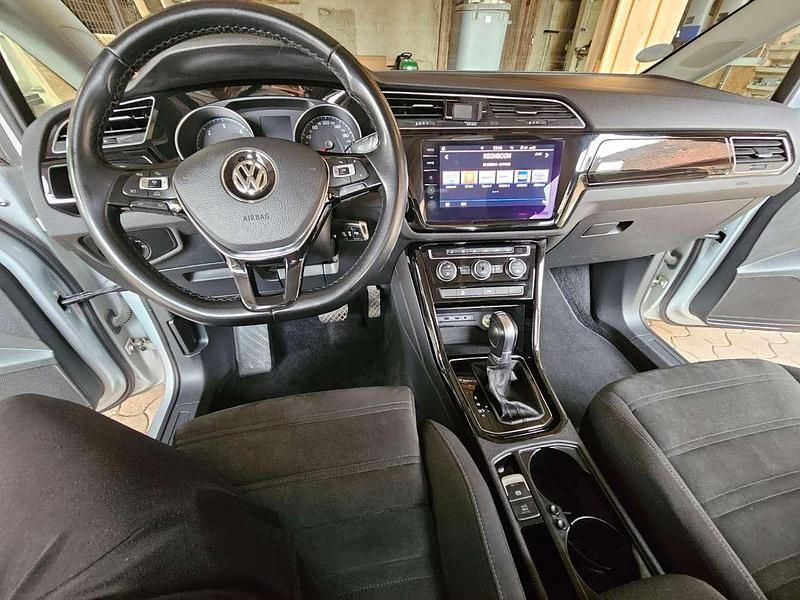 Gebraucht VW Touran Highline 190 PS (139 kW) 2018 Silber Van / Kleinbus