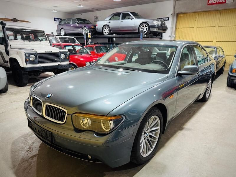 Grau Gebraucht 2002 BMW 735 Limousine | 16.900 € - Bild 1/4