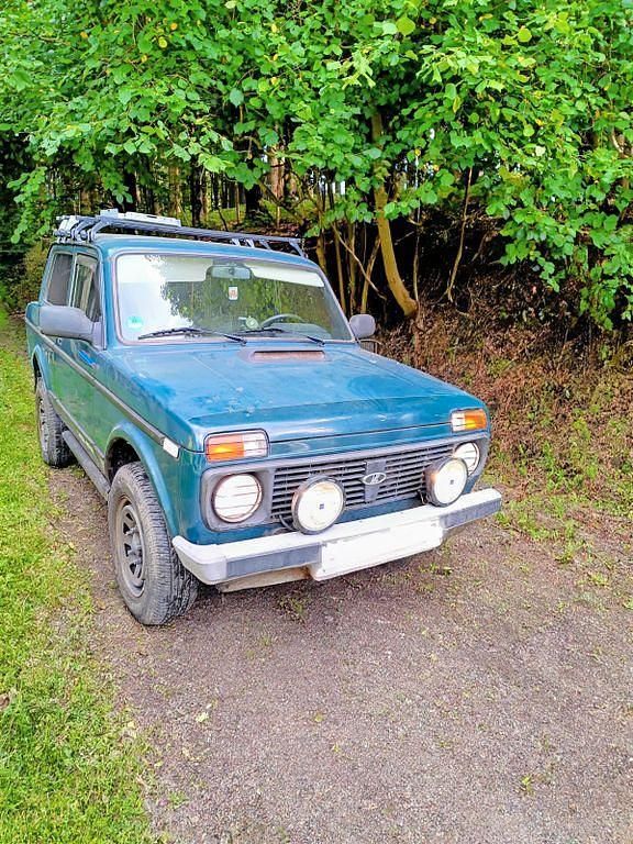 Grün Gebraucht 2011 Lada niva SUV | 6.999 € (Fairer Preis) - Bild 1/4