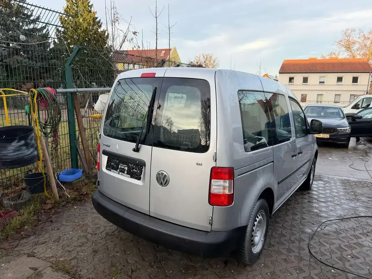 Second-hand VW Caddy 102 CP (75 kW) 2007 Argintiu Monovolum